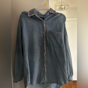 Women’s blouse size L